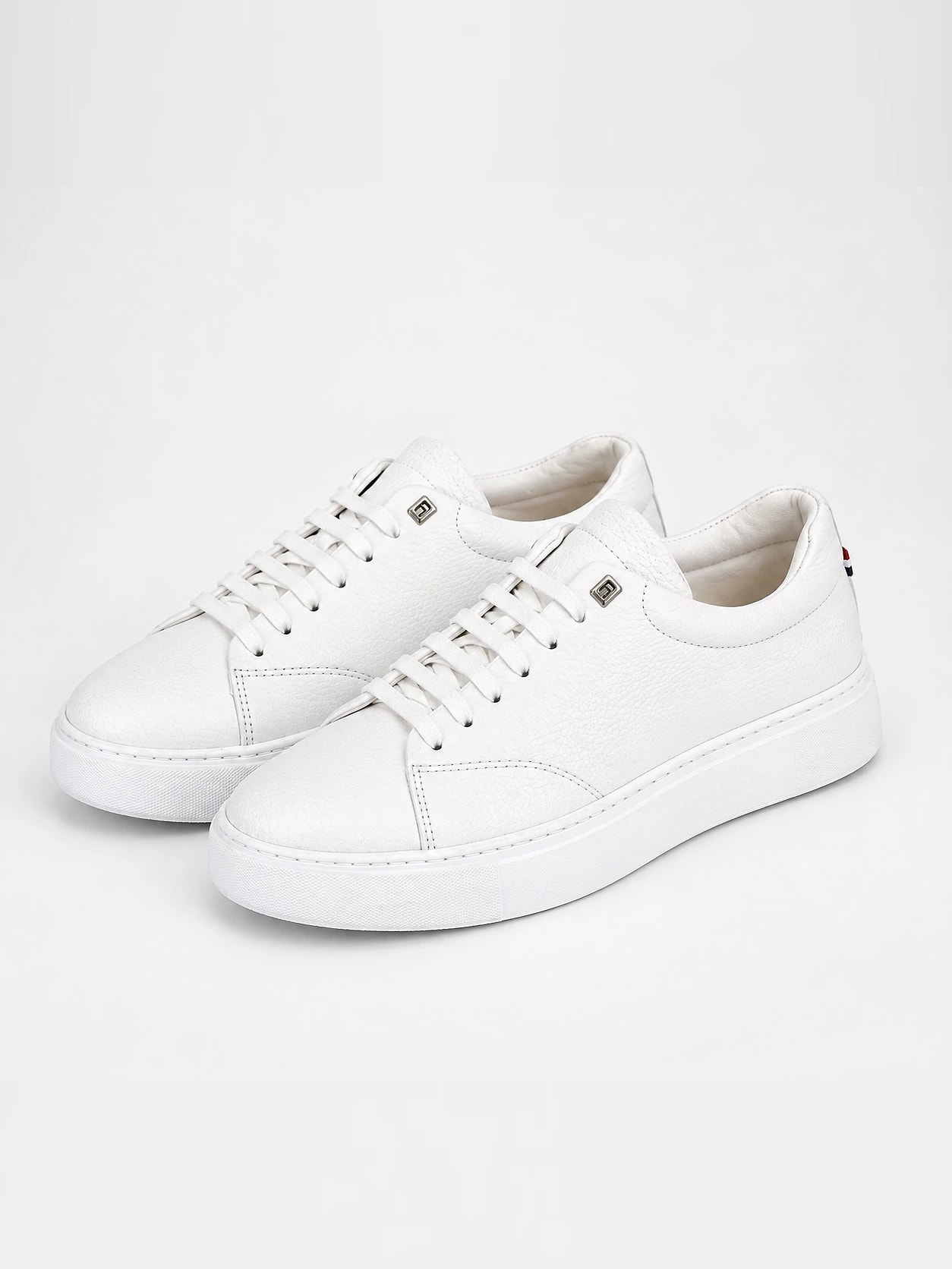 Basket en cuir blanc — FC Fashion