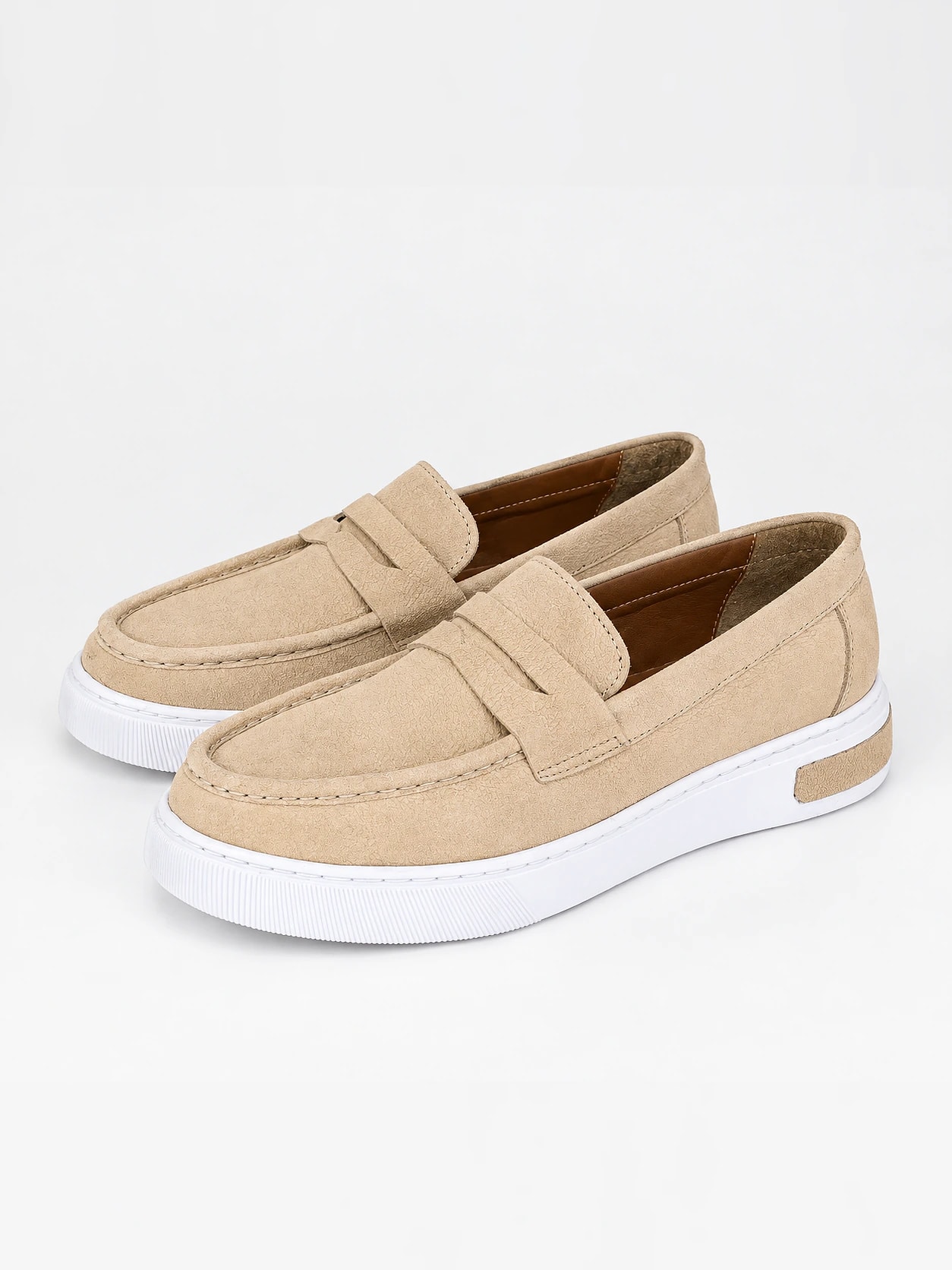 Penny loafer en daim beige semelle blanche — FC Fashion